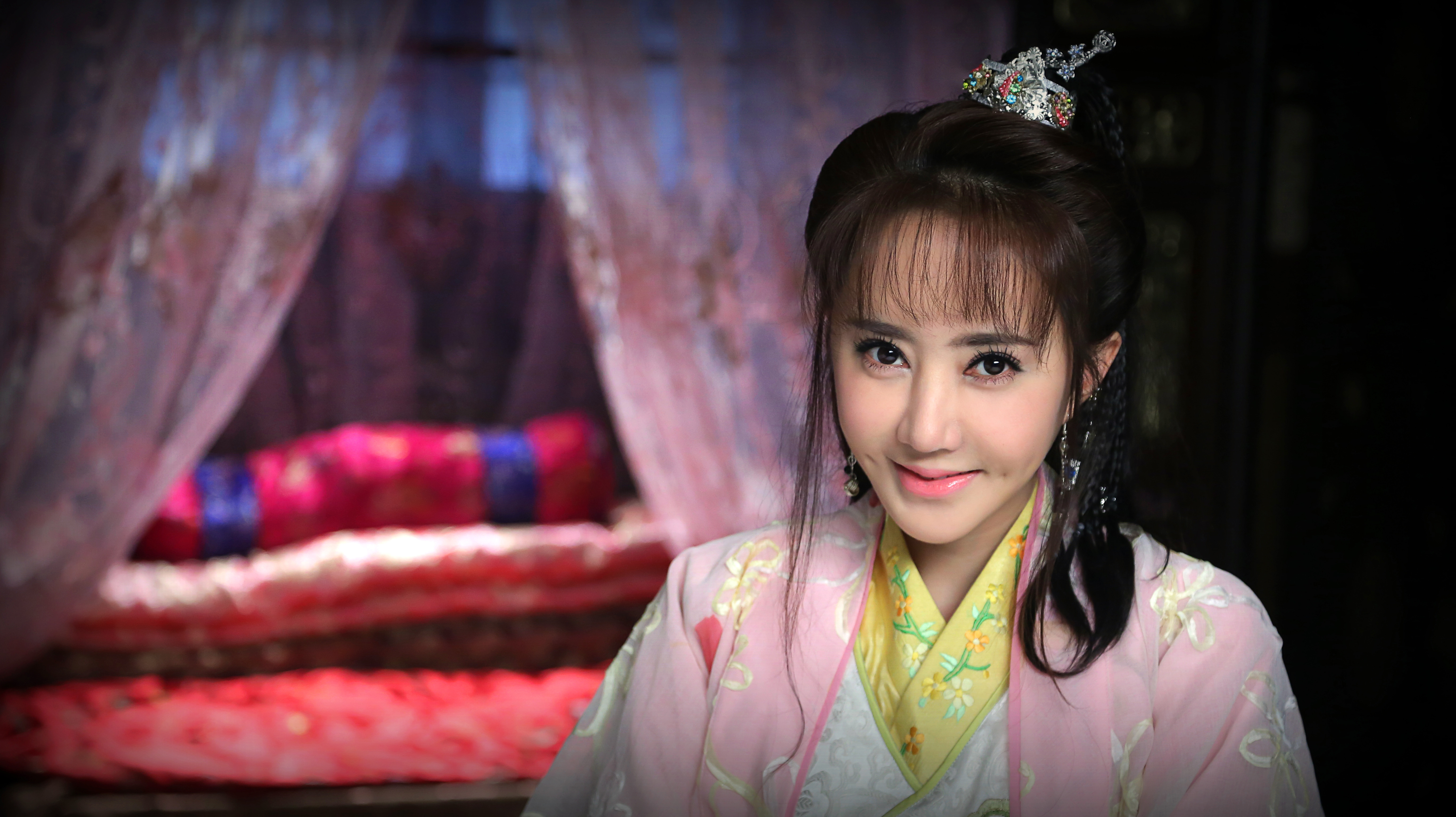 梁晶晶的個(gè)人資料，探索明星世界的璀璨明珠，梁晶晶，明星世界的璀璨之星