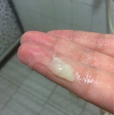 陰部流出來的液體是什么？全面解析女性分泌物，女性陰部流出液體的全面解析，了解女性分泌物成分與特性