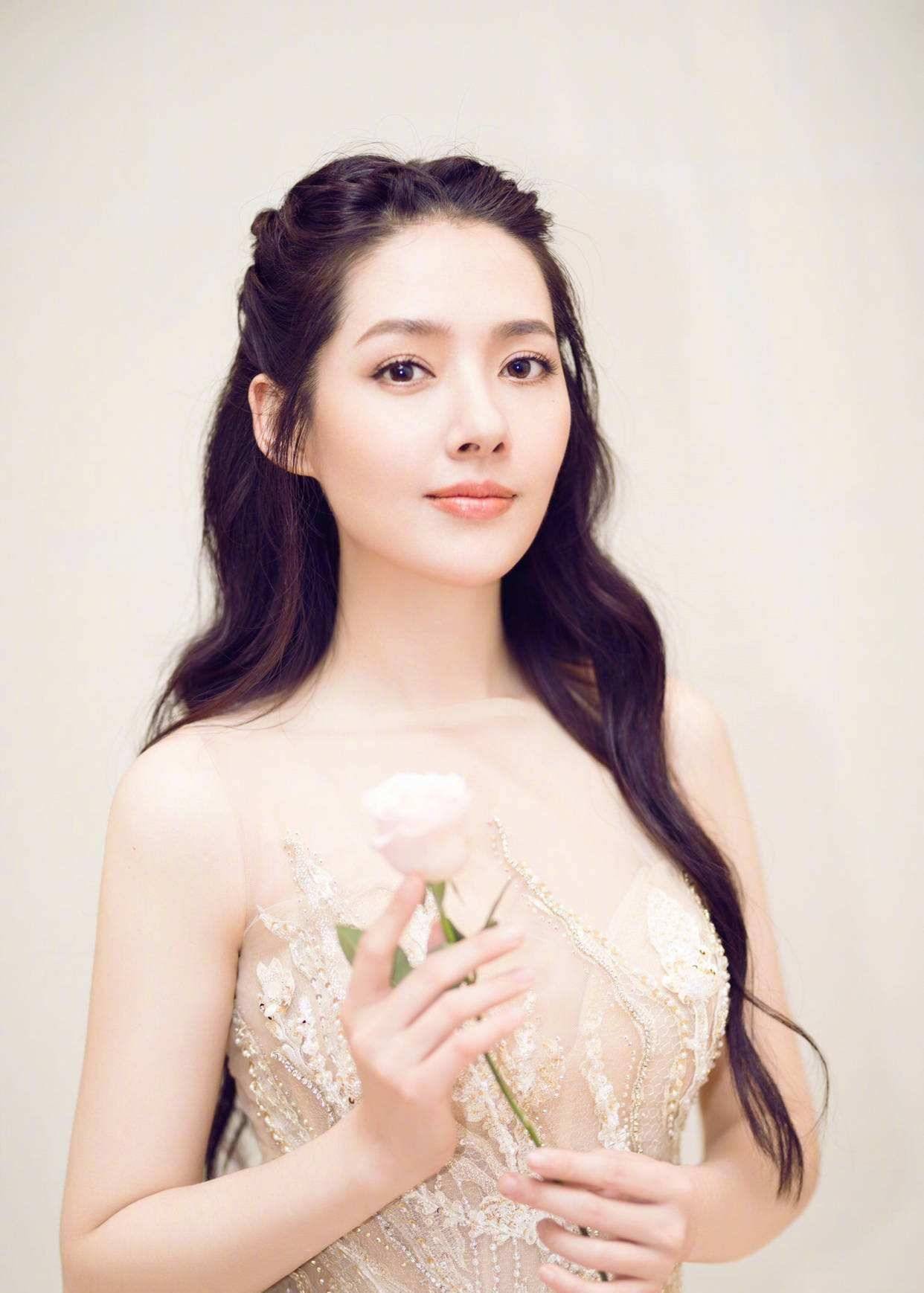 演員郭碧婷個人資料簡介，璀璨星途，美麗人生，郭碧婷，璀璨星途下的美麗人生之旅