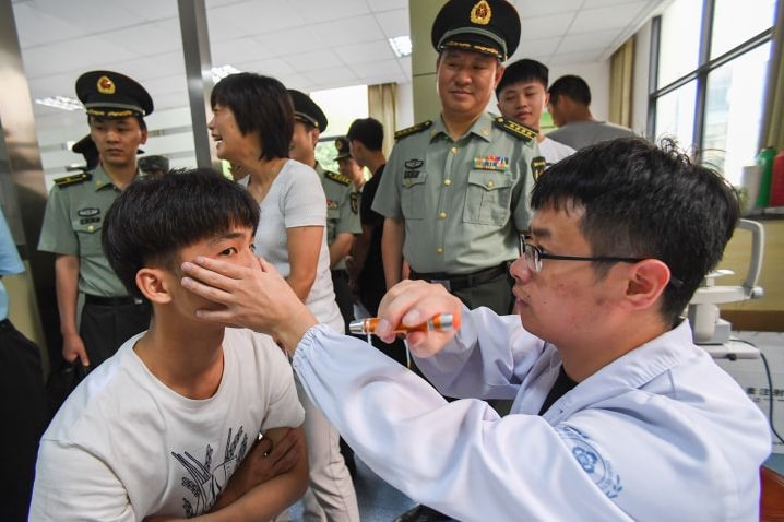 大學(xué)生當(dāng)兵近視度數(shù)接受標準詳解，大學(xué)生當(dāng)兵近視度數(shù)接受標準詳解解析