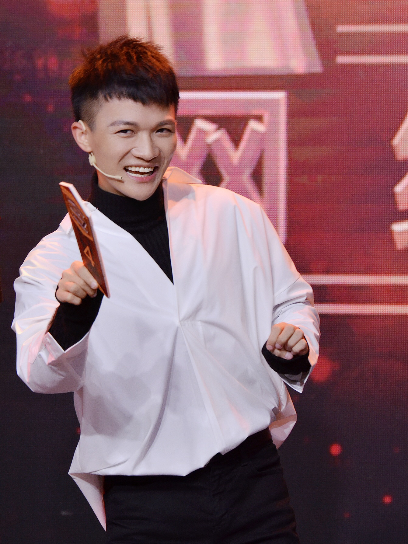 周深個(gè)人資料簡(jiǎn)介，揭秘神秘歌手的性別與生平，周深個(gè)人資料揭秘，神秘歌手的生平與性別探秘