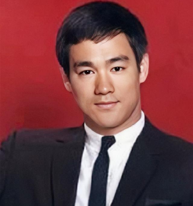 成龍資料個人信息，一位國際巨星的人生軌跡，成龍，國際巨星的人生軌跡與個人信息揭秘