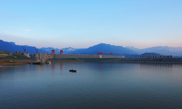 宜昌坐船游三峽大壩，領(lǐng)略壯麗自然風(fēng)光與人文魅力，宜昌，游船探秘三峽大壩，自然與人文的壯麗風(fēng)采