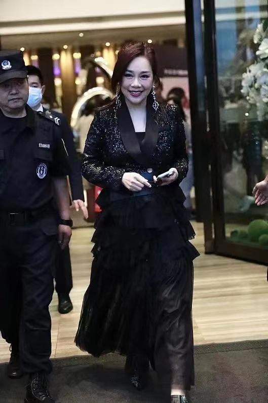 揭秘陳松伶的第一任老公身份，陳松伶第一任老公身份揭秘