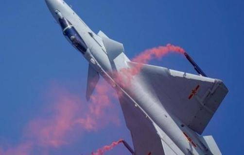 殲-20女飛行員英勇犧牲，彰顯空軍精神之光輝，殲-20女飛行員英勇犧牲，空軍精神光輝閃耀天際