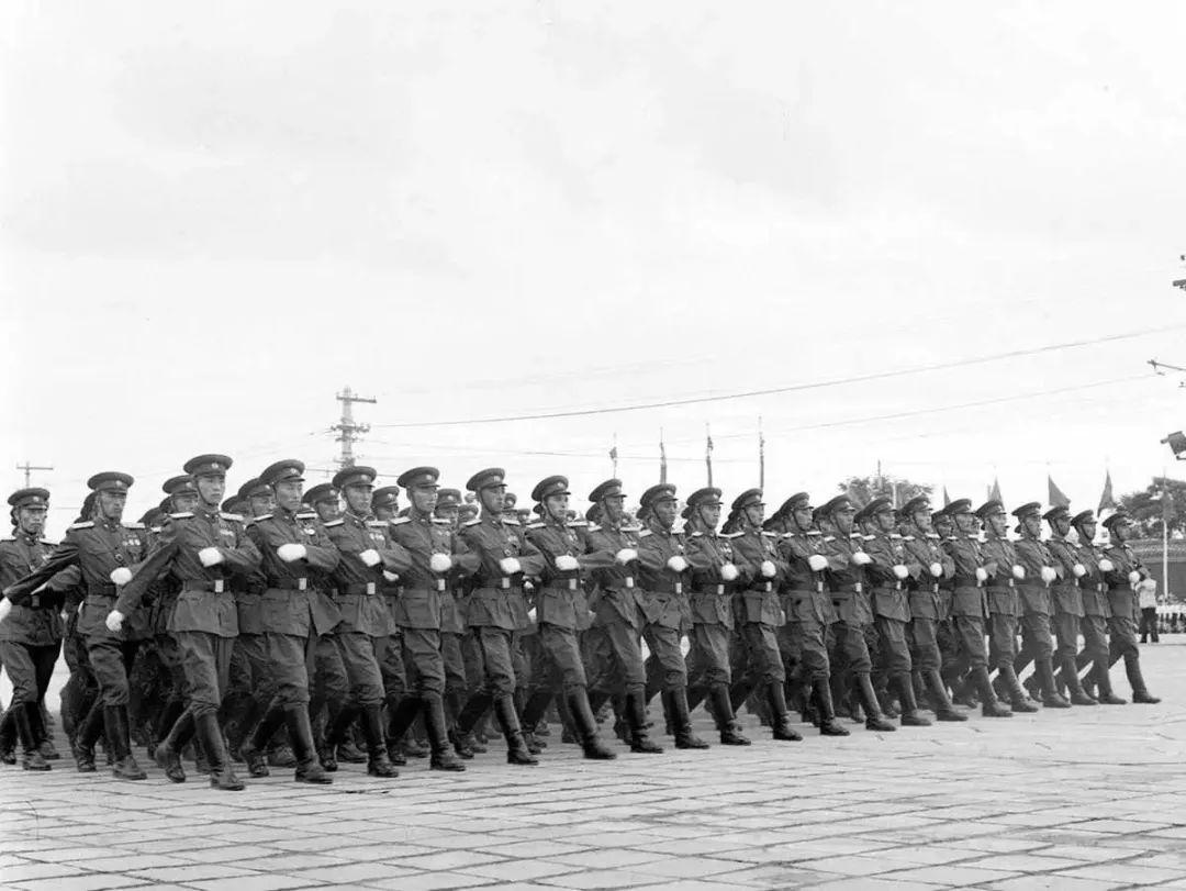 鐵血軍事頭條，深度解析軍事資訊，引領(lǐng)軍事愛好者走進新時代戰(zhàn)場，深度解析新時代戰(zhàn)場，鐵血軍事頭條引領(lǐng)軍事愛好者探索未知領(lǐng)域