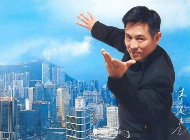 香港武打明星排名前30，回顧那些英勇無敵的熒幕英雄，香港武打明星熒幕英雄榜，前30名英勇無敵的武林傳奇人物回顧