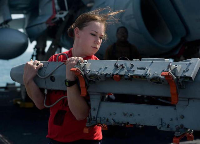 美國航母數(shù)量概覽，究竟有多少艘航母？，美國航母數(shù)量全解析，究竟擁有多少艘航空母艦？