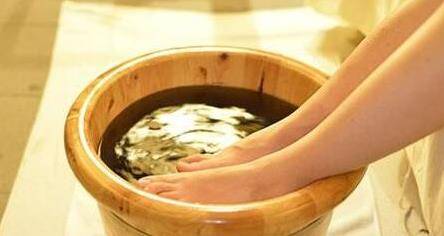 堅持泡腳一個月，身體發(fā)生的驚人變化，堅持泡腳一個月，身體煥新，驚人變化顯現(xiàn)